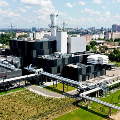 Was im Video wenige Sekunden dauert, waren in der Realität Monate harter Arbeit im Heizkraftwerk (HKW) Marzahn. Es war nicht die einzige Erzeugungsanlage in Berlin, an der es hinter den Kulissen ganz schön rund ging.