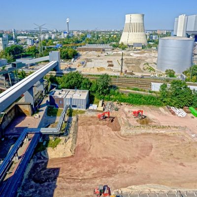 Am Standort Reuter planen wir  eine Altholz- und Biomasse-KWK-Anlage mit bis zu 90 MW thermischer und 20 MW elektrischer Leistung.