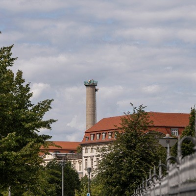BEW Berliner Energie und Wärme | Aktuelles & Presse | Pressemitteilung: Schornstein am Heizkraftwerk Scharnhorststraße schrumpft