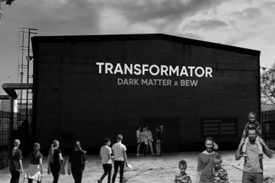 Ungenutztes Lager erstrahlt mit Lichtkunst